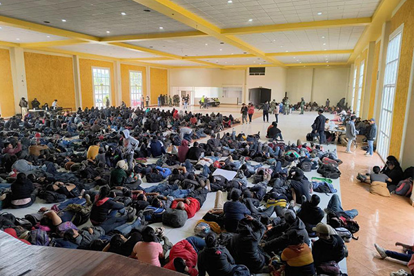 Hallan a más de 700 migrantes centroamericanos en una bodega en Tlaxcala