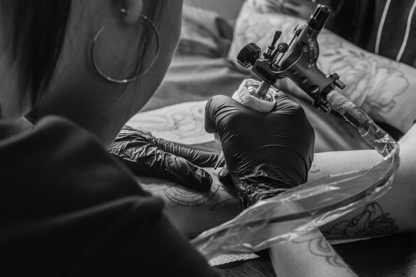 Un hombre encontró la muerte tras hacerse un tatuaje