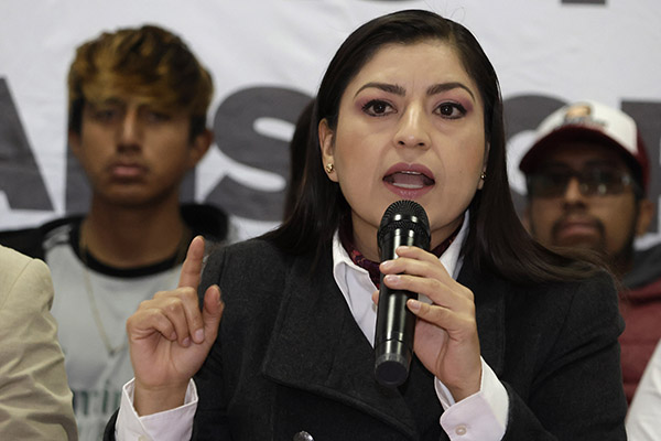 “Dudo que neoliberales se sientan cómodos en el proyecto”: Claudia Rivera sobre arribo de priístas a Morena