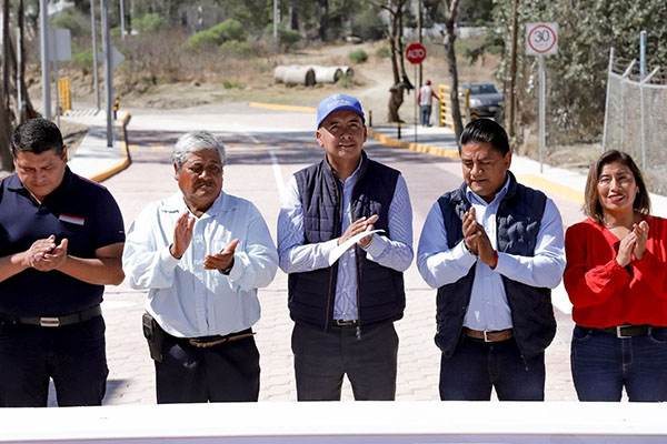 Inaugura Mundo Tlatehui adoquinamiento con puente alcantarilla en Cacalotepec
