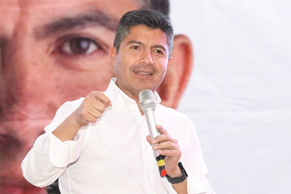Lalo Rivera no tiene dos cachuchas, por ello pidió licencia definitiva a la alcaldía