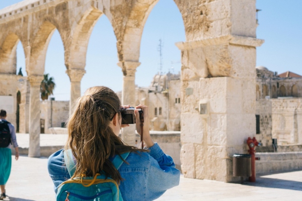 Las estafas turísticas más habituales en los viajes y cómo evitarlas