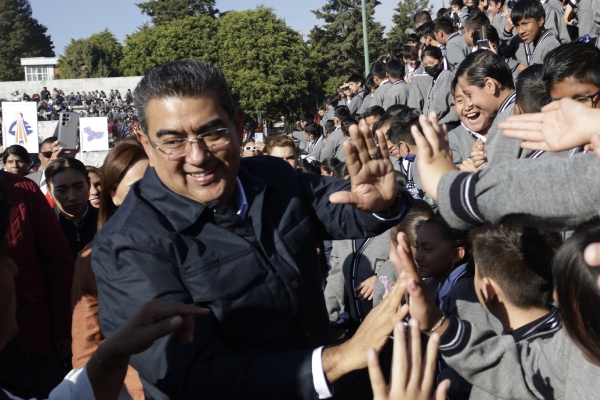 Gobernadores poblanos: ¿por qué Sergio Salomón destaca a poco más de un año de gobierno?