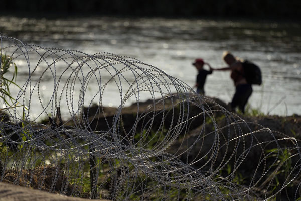 Corte autoriza retirar temporalmente el alambre de púas en Texas