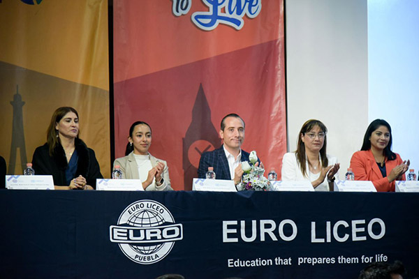 Mario Riestra asiste a la inauguración del Modelo de las Naciones Unidas en el Colegio Euroliceo
