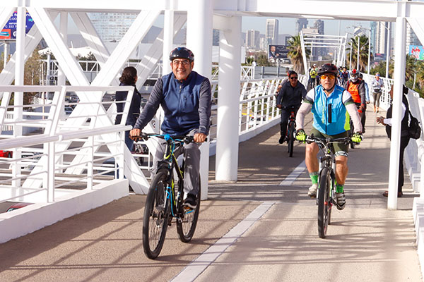 Sergio Salomón inaugura rehabilitación de la ciclopista de la Vía Atlixcáyotl