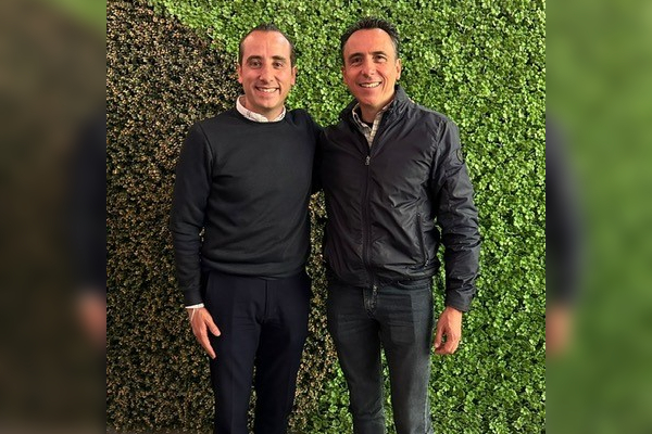 Mario Riestra da la bienvenida a Pablo Fernández del Campo a su proyecto