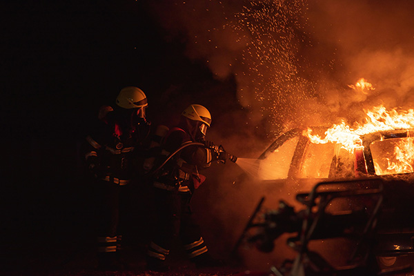 Incendio consume más de 400 vehículos en capital india