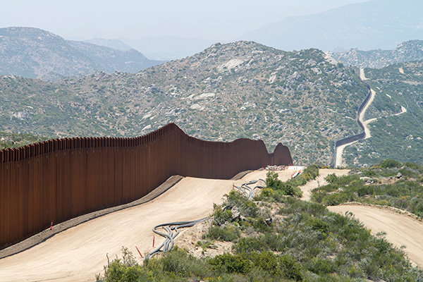 Presidente de México califica de "demagogia" amenazas desde EU de cerrar frontera común