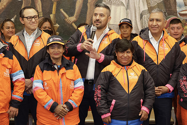 Anuncia Adán Domínguez aumento del 4 % para “naranjitas” en nuevo contrato laboral