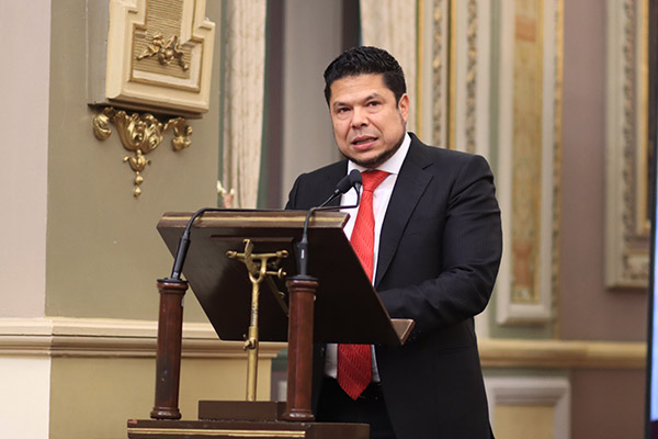Comparece en el Congreso del Estado el titular de la Secretaría de Trabajo
