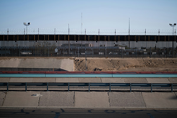 Florida desplegará tropas en Texas para ayudar a contener migrantes en la frontera