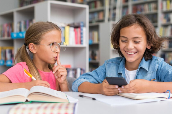 Teléfonos inteligentes, ¿enemigos de la infancia?