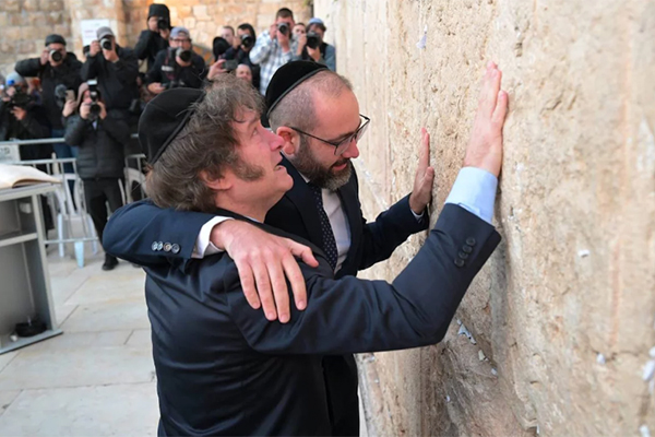 Milei respalda a Israel, visita el Muro de los Lamentos y fortalece lazos bilaterales