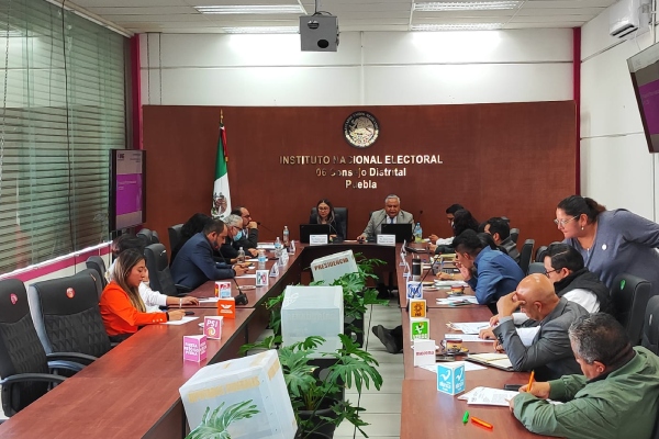 Llevan a cabo consejos distritales del INE en Puebla primer sorteo del funcionariado