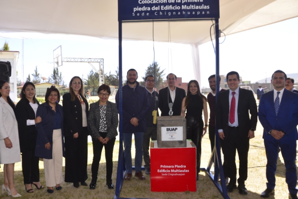 Lilia Cedillo coloca primera piedra de edificio Multiaulas en el Complejo Regional Norte