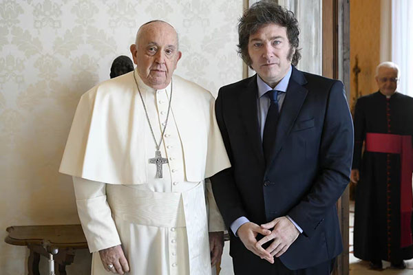 Papa Francisco recibe al presidente de Argentina en el Vaticano