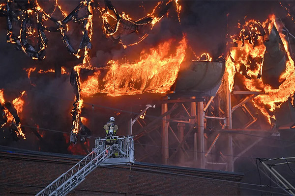 Fuerte incendio se produce en el mayor parque de atracciones de Suecia