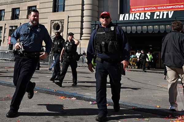 Sube a 22 la cifra de heridos tras tiroteo en Kansas