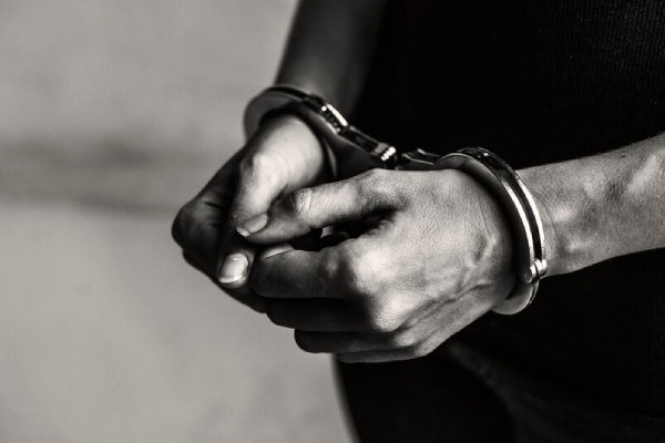 Cadena perpetua para un hombre que asesinó a su novia y durmió en un sofá sobre ella