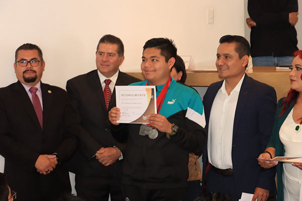 Congreso entrega reconocimientos a deportistas con discapacidad y sus entrenadores