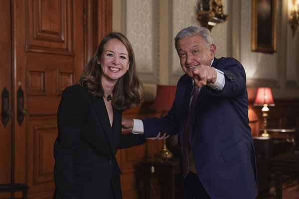 Polémica entrevista de Inna Afinogenova a AMLO; la califican de propaganda rusa