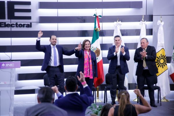 Xóchitl pide a AMLO “sacar las manos de la elección”