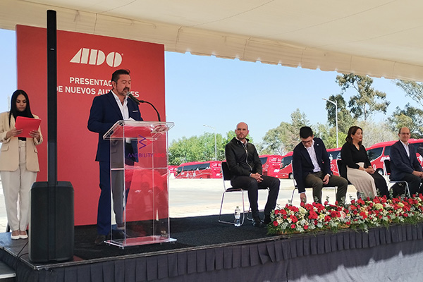 ADO presenta nueva flota de autobuses en Puebla