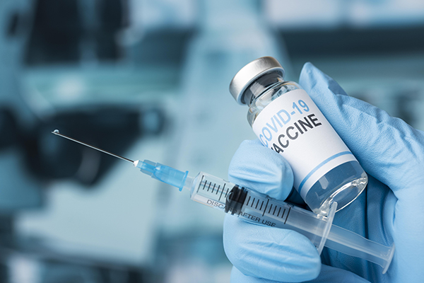 Padecimientos cardíacos o neurológicos no aumentaron tras vacunas anticovid, asegura médico