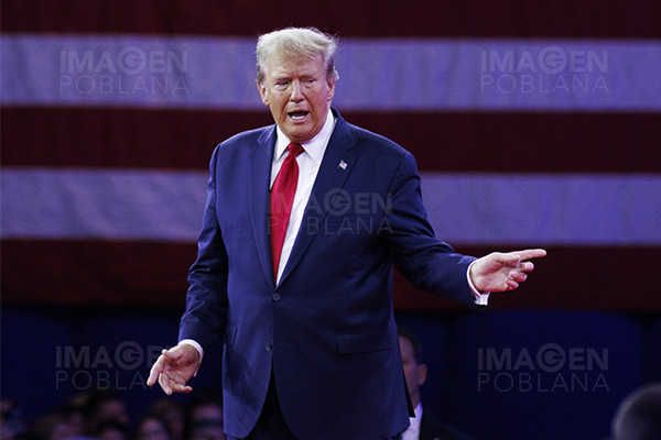 Índice de aprobación de Trump alcanza su nivel más alto desde 2022