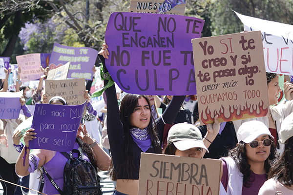 Miles de mujeres marcharon en México contra desigualdad y violencia de género