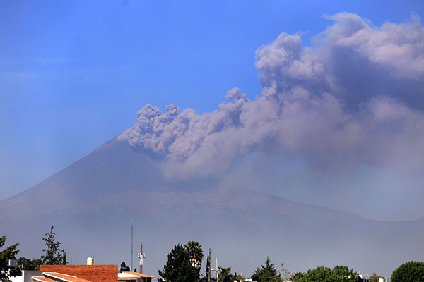 Calidad del aire no mejora en Puebla tras 43 exhalaciones del Popocatépetl