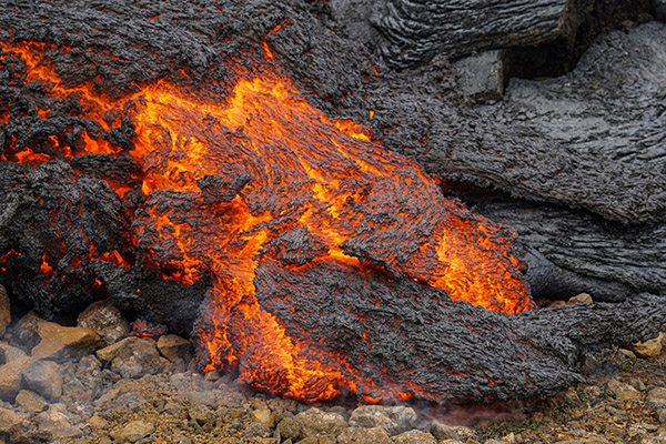 Volcán de Islandia erupciona por cuarta vez en menos de cien días