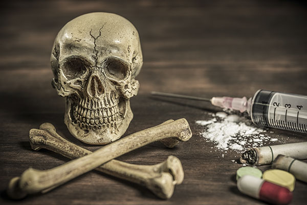 Muertes por sobredosis de drogas en EU baten récord en 2022