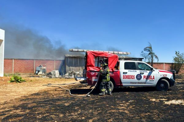Sofocan incendio en terreno del Hospital General de Tepeaca