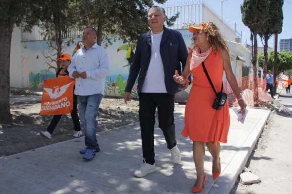 Familias de San Manuel reciben a Fer Morales con los brazos abiertos