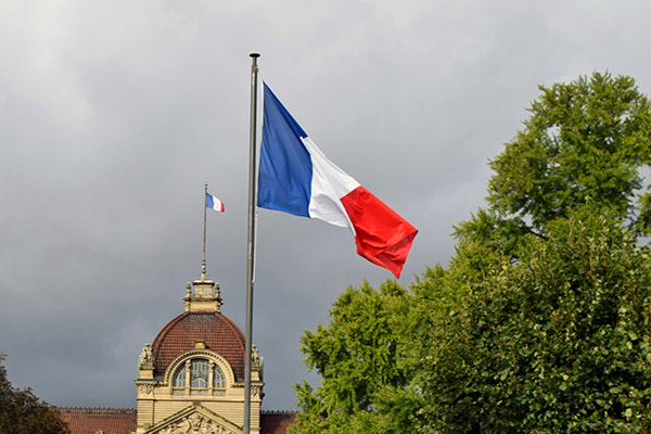 Unos 15 colegios en Francia reciben amenaza de bomba