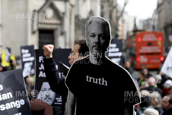 Hermano de Assange denuncia el deterioro de la salud del periodista encarcelado