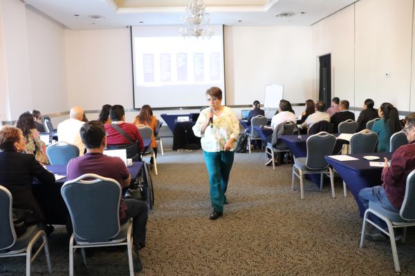 Reciben consejos distritales y funcionarios del INE capacitación sobre cómputos distritales