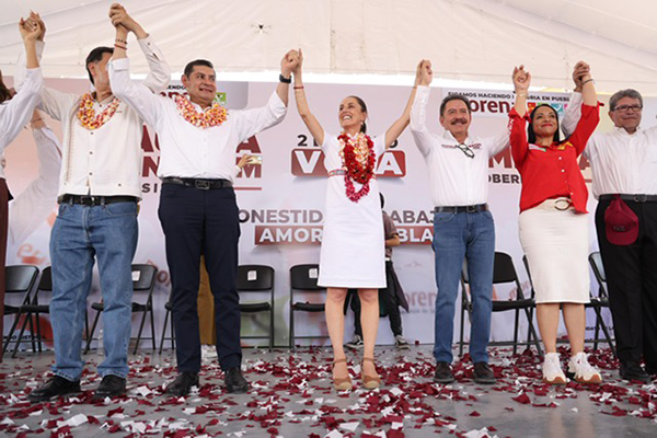 Reciben 25,000 poblanos a Sheinbaum y a Armenta en la campaña ganadora