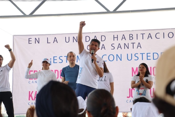 Lalo Rivera anuncia la Tarjeta de Salud durante actividad física en Agua Santa
