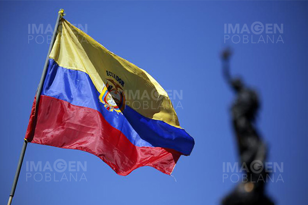 Ecuador expresa su “protesta y rechazo” enviando policías a embajada mexicana