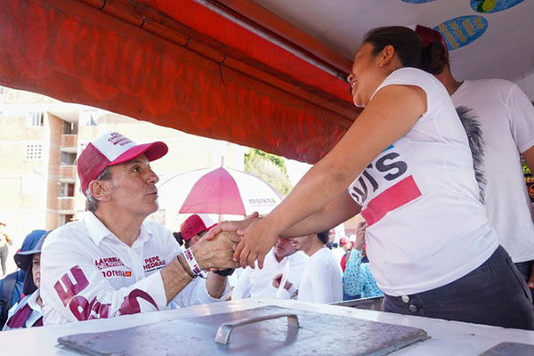 Pepe Chedraui expone sus propuestas ante vecinos de San Jorge