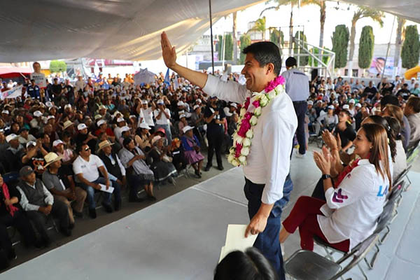 Pavimentar 6,000 calles en la capital poblana, compromiso de Lalo Rivera y Mario Riestra