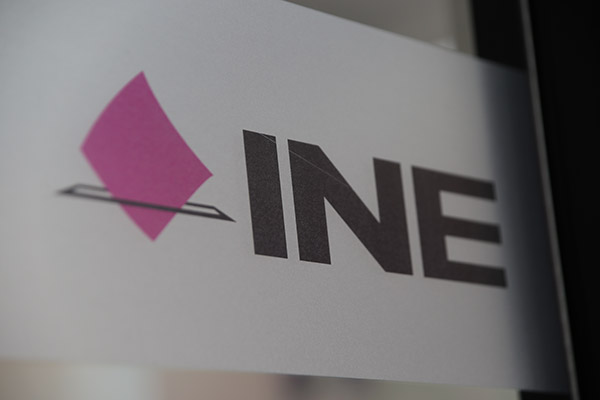 INE revisará posible sanción a encargados del reloj en debate presidencial