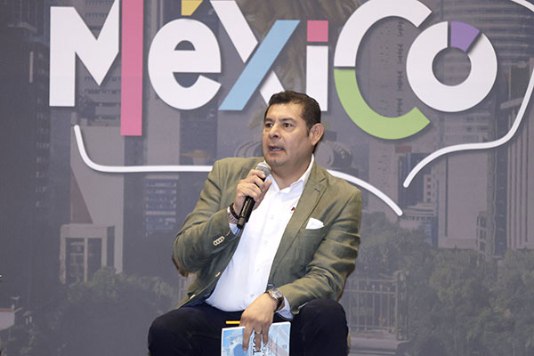 Ante comunidad UPAEP, Armenta expone propuestas sobre medioambiente, seguridad y movilidad