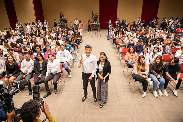 Presenta Lalo Rivera sus propuestas ante universitarios en el foro “Hablemos por México”