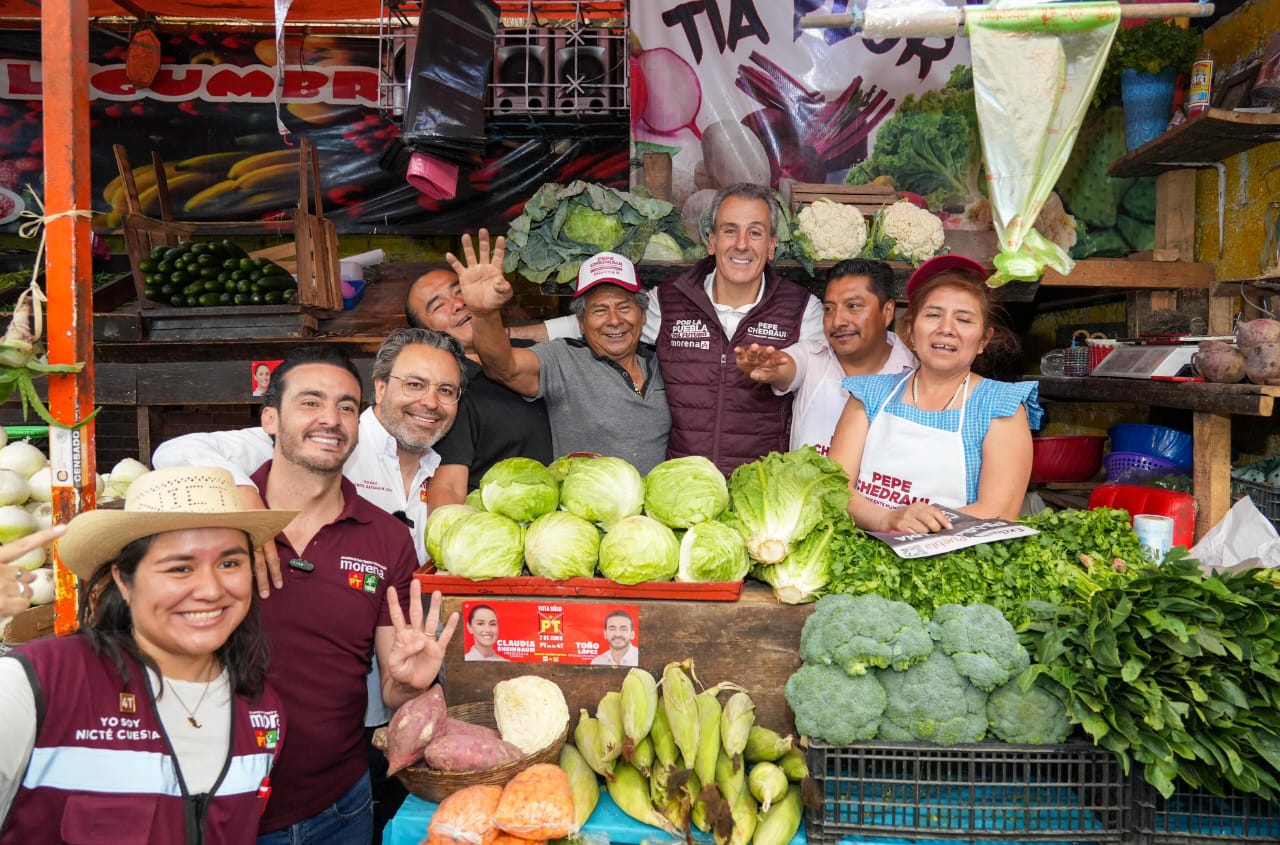 Pepe Chedraui se reúne con comerciantes del Mercado Independencia