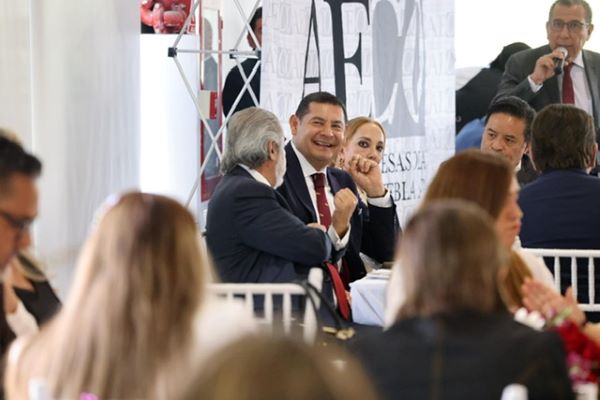 Transparencia en obra pública, compromiso de Armenta ante constructores
