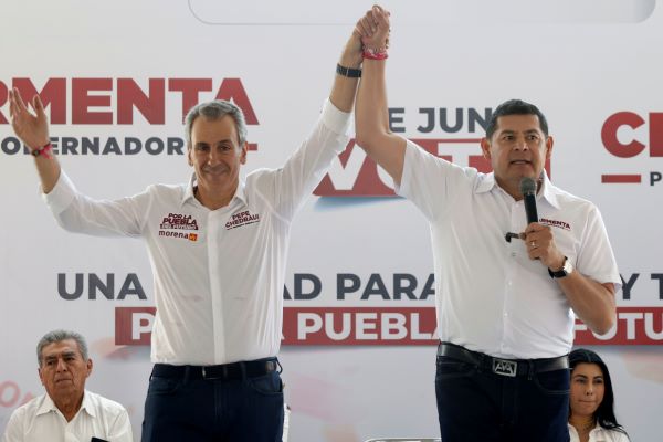Estaciones de policía e iluminación, promesas de Pepe Chedraui en unidades habitacionales